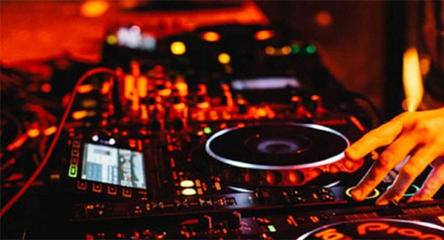 DJ